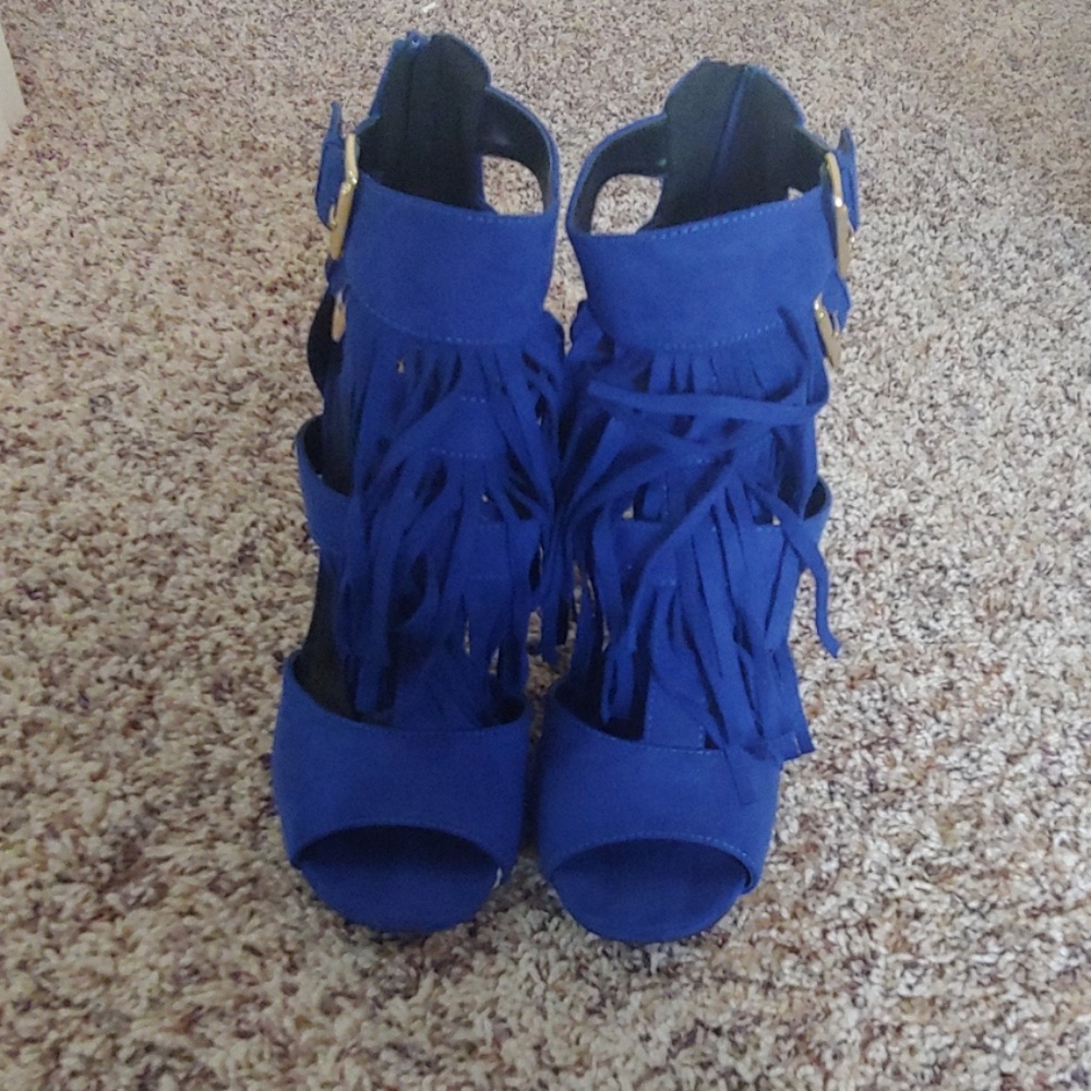 Gorgeous Quipid royal blue fringe heels